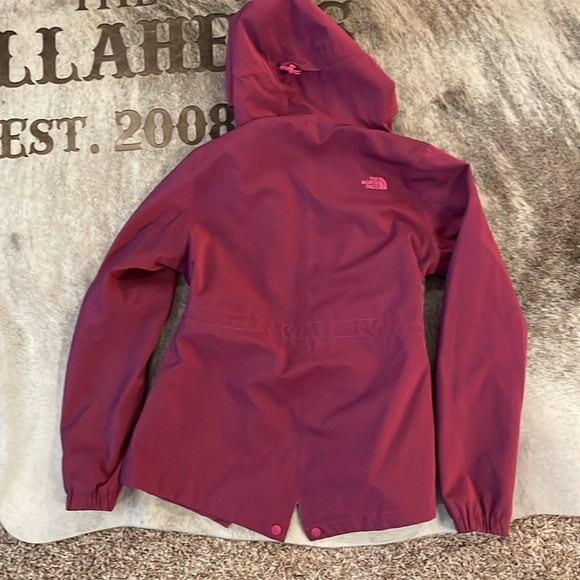 Women’s north face jacket - Picture 3 of 4